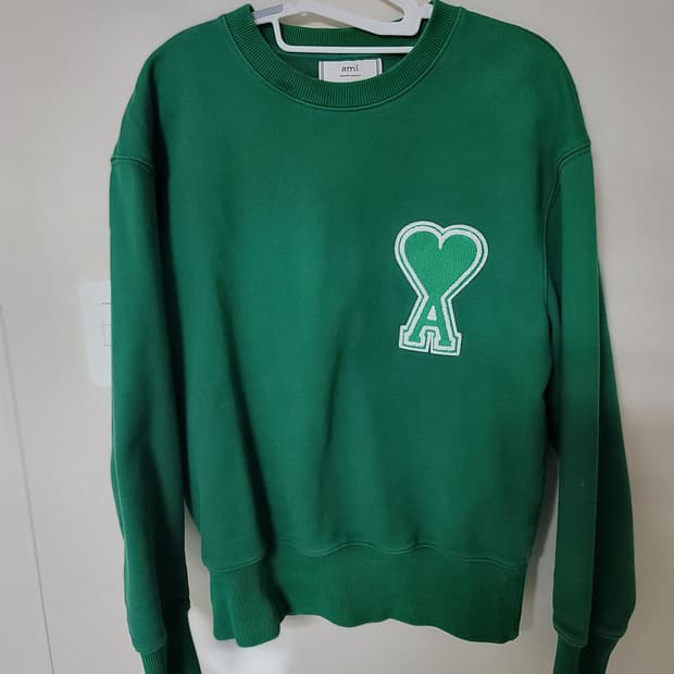 아미 헤비코튼 그린 맨투맨 S 95정사이즈 상태굿

남성95 딱맞음