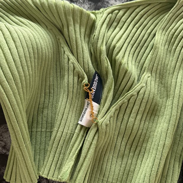 제니 착용 쟈크뮈스 볼레로 jacquemus