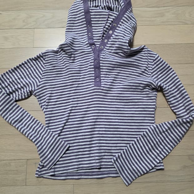 보라색 버튼 후드 긴팔 티셔츠 y2k