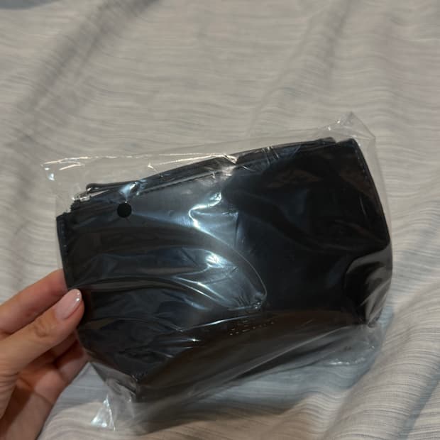 (새상품) 헤라 아이코닉 파우치  블랙