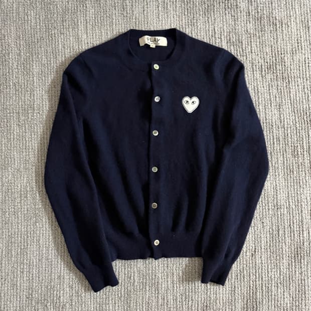 꼼데가르송 여성 가디건 화이트와펜