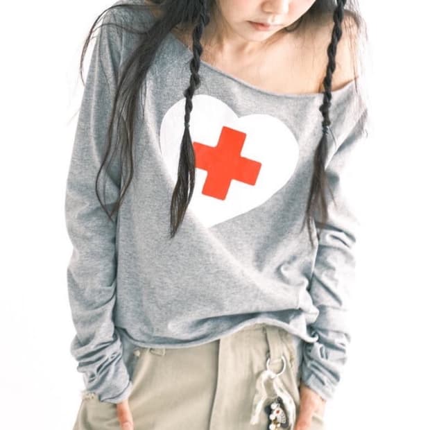 샵페어리 cherish heart cut-off t-shirt