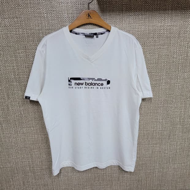 XL 105사이즈 뉴발란스 브이넥 반팔티 