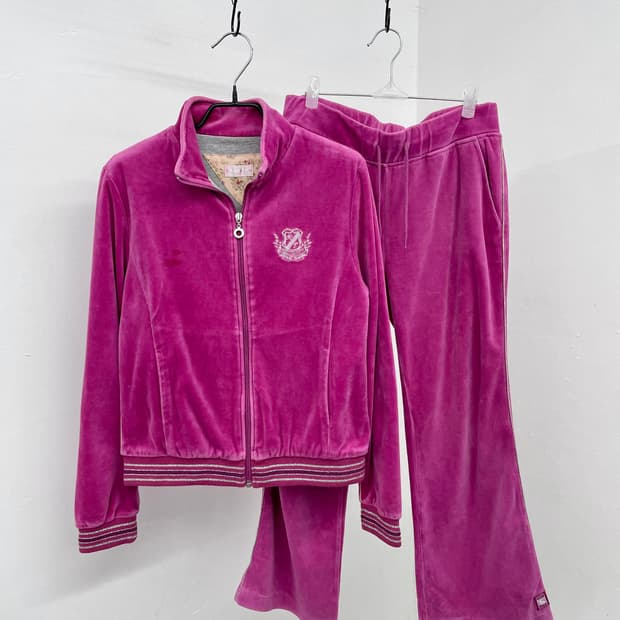 헬로키티 핑크 갸루 벨벳 트레이닝 셋업💕