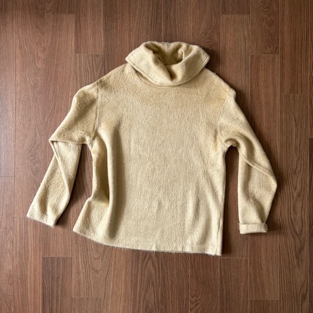 wide turtleneck knit