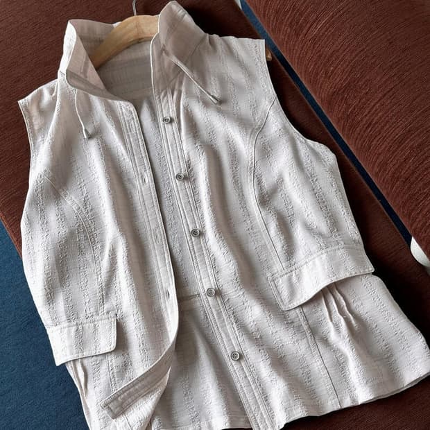 Utility design 2way neck gilet