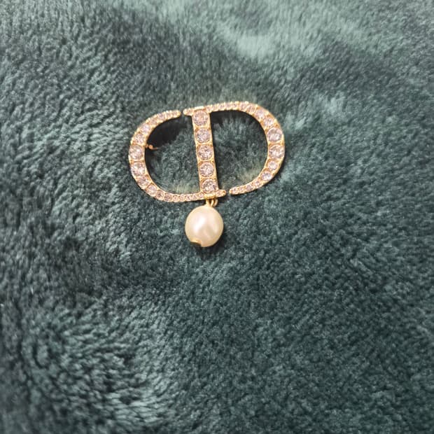 크리스찬 디올 스와로브스키파베 진주 브로치