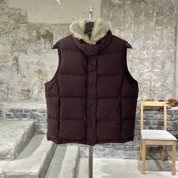 엘엘빈 브라운 미니멀 구스 다운 퍽스 퍼 베스트