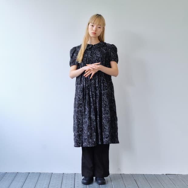 (M) COSMOSS SHIRRING PUFF DRESS (BLACK)