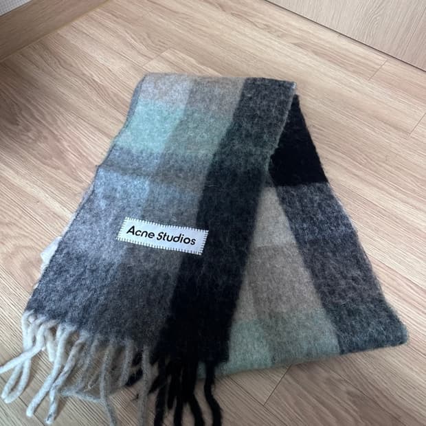 아크네 스튜디오 체크 머플러 