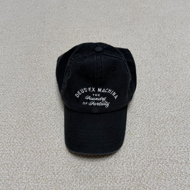 데우스엑스마키나 볼캡 블랙