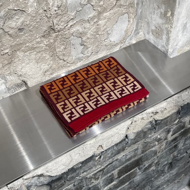 펜디 주카 패턴 울 머플러