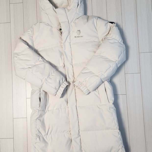 블랙야크 롱패딩 사이즈100(L)

세탁소나 집에서 손세탁하고 햇볕에 말