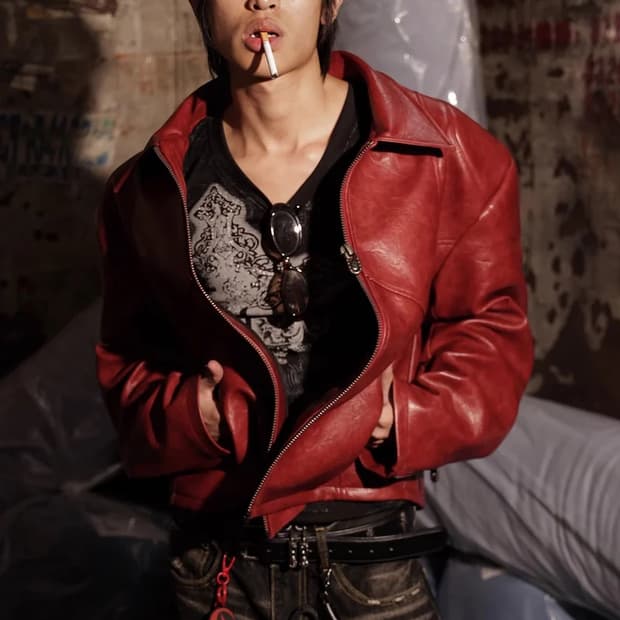 HAS2SONS red curved blade sleeve PU leat