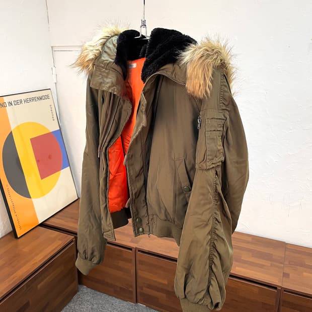 N-2B 크롭 봄버 재킷