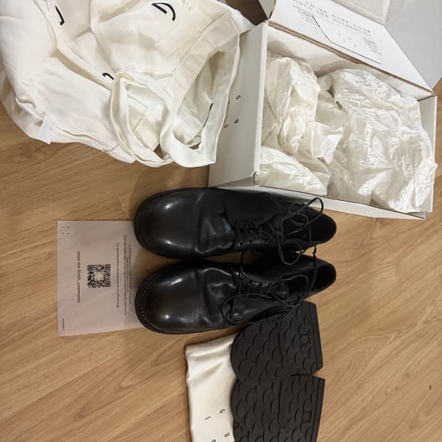 [42]구이디 992 홀스 풀 그레인 레더 더비 블랙