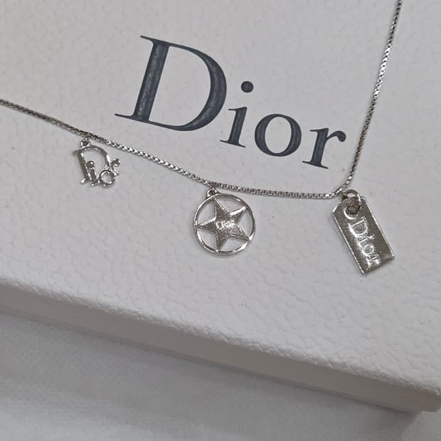 디올 은장 멀티챰 목걸이(매우 희귀)