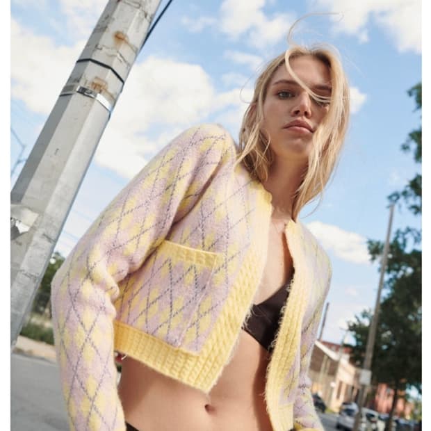 M ) 자라 여성 메탈릭 아가일 크롭 가디건 