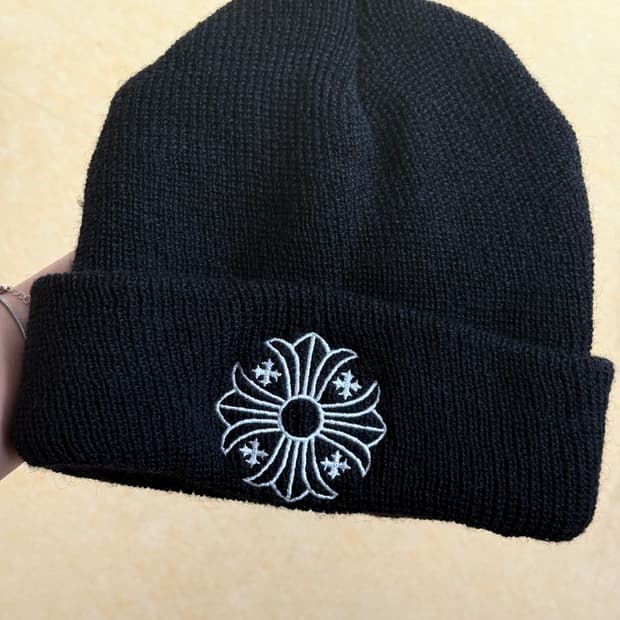 크롬하츠 울 비니 블랙 화이트