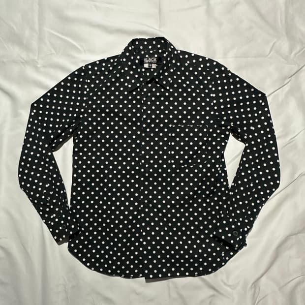 꼼데가르송 블랙 도트 빅버튼 셔츠