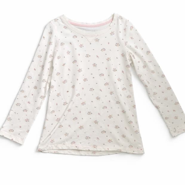 잔꽃 패턴 크림 긴팔 티셔츠 