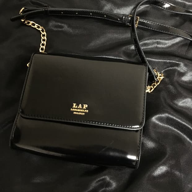 렙 에나멜 크로스 백