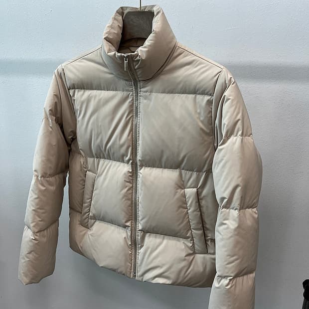 여) 띠어리 아이보리 숏다운 