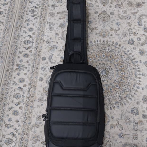 헤지스 블랙 슬링백