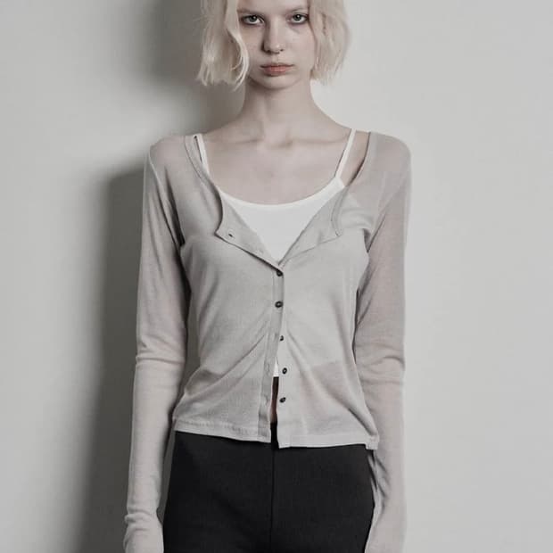 보헤미안서울 BASIC SCOOPED BUTTON CARDIGAN, BE