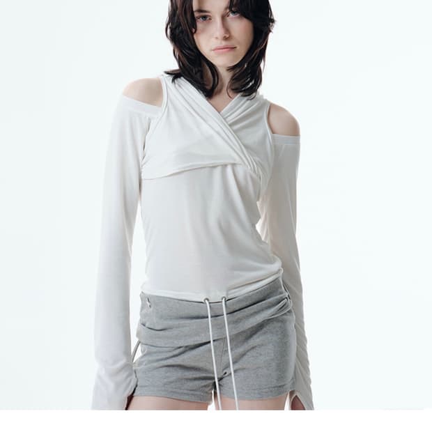 2000아카이브스 EVA OFF-SHOULDER HOODIE
