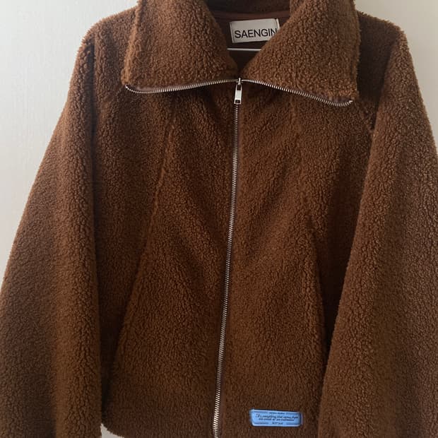 생긴 스튜디오 후리스 브라운 자켓