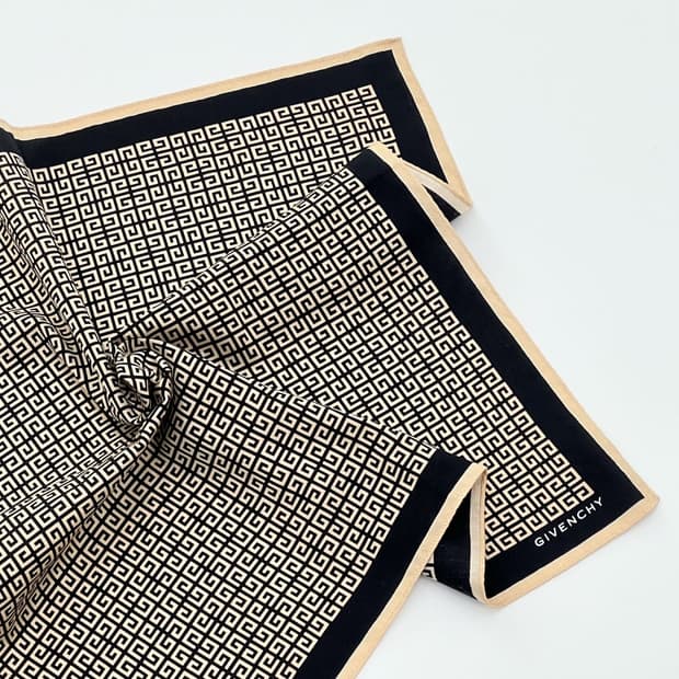 givenchy / 지방시 쁘띠스카프 손수건