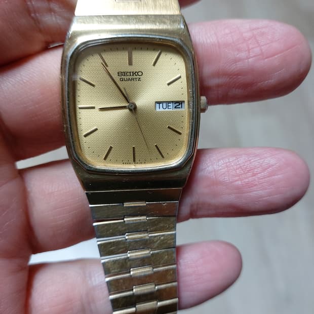 세이코 쿼츠 금장 빈티지 시계