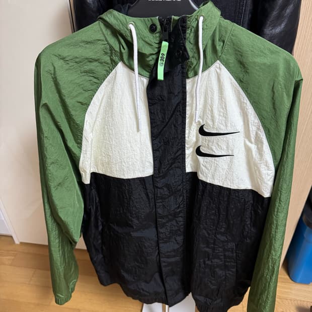 나이키 더블스우시 바람막이 자켓 미친 가격에 판매합니다!