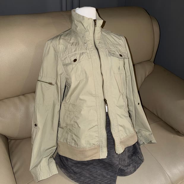 2-pocket detail high-neck jacket