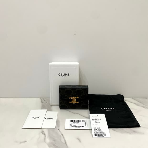 셀린느 트리옹프 캔버스 중지갑 반지갑 월렛 탄 10D782CQH-04LU