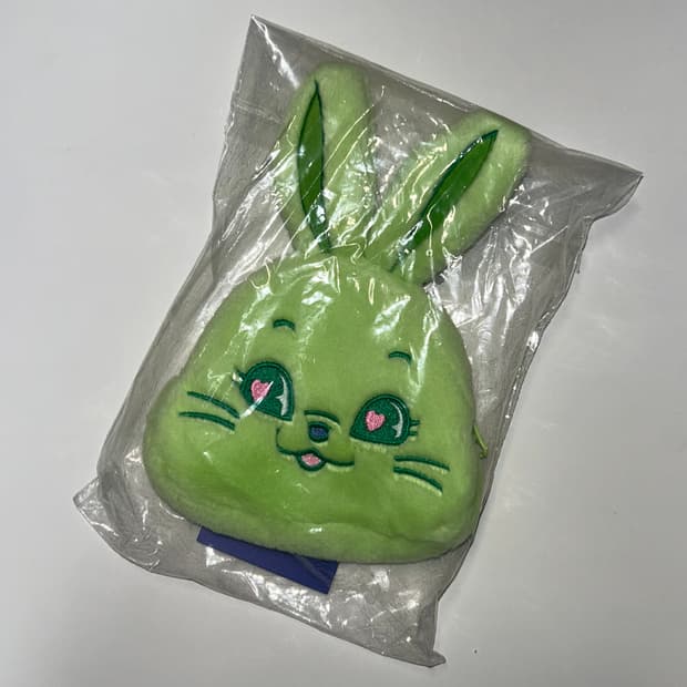뉴진스 토끼 플러시 얼굴 파우치 그린