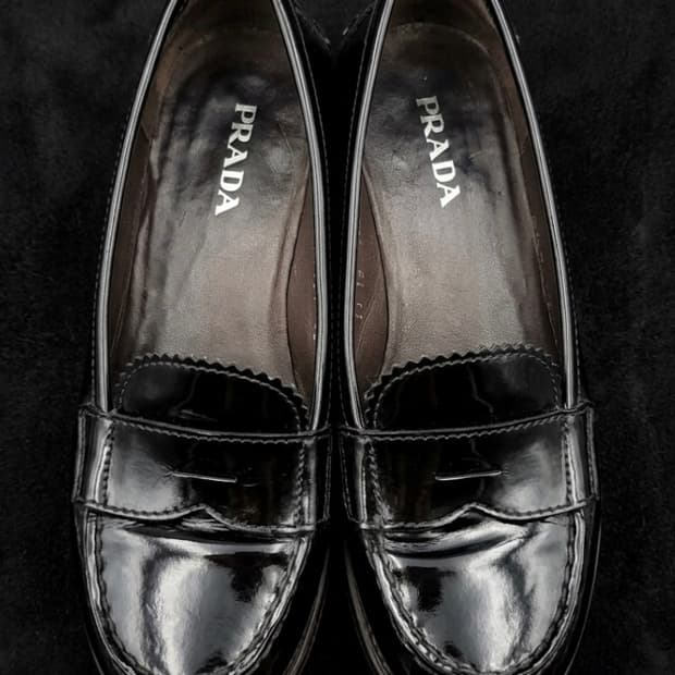 프라다 여성 더비로퍼 220