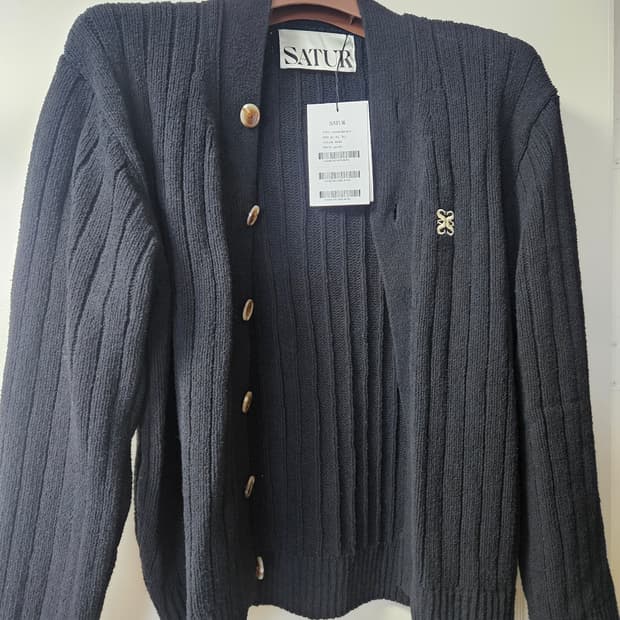 세터 파로 오버 사이즈 부클 가디건 XL사이즈 팝니다.