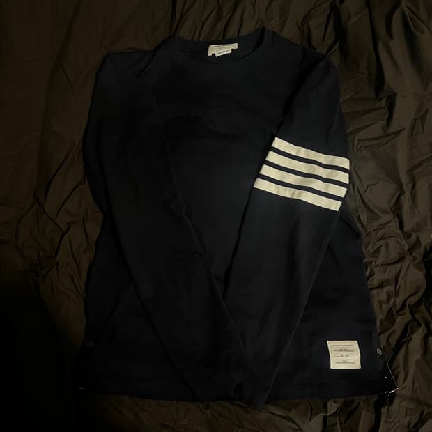 톰브라운 사선 완장 긴팔 티셔츠