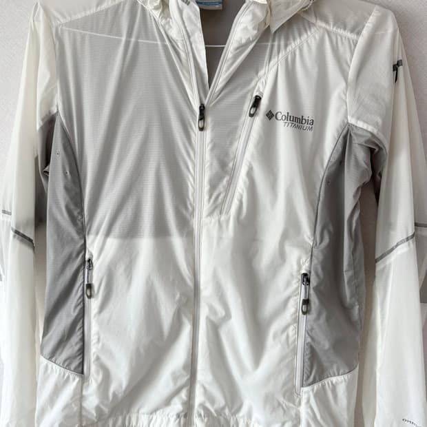 컬럼비아 화이트 바람막이