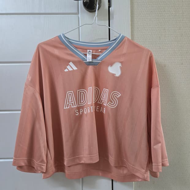 아디다스 크롭티셔츠 S사이즈 