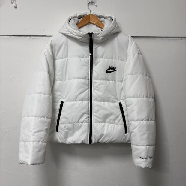 나이키 스우시 화이트 푸퍼 점퍼