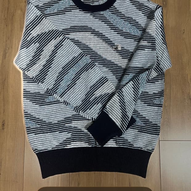 블랙 앤 화이트 니트