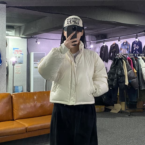 오프닝프로젝트 스몰 로고 화이트 푸퍼 다운 숏 패딩 B3183 