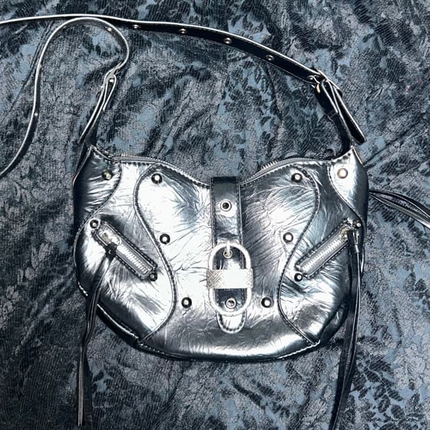 고딕 버클 레더 스터드 투웨이백