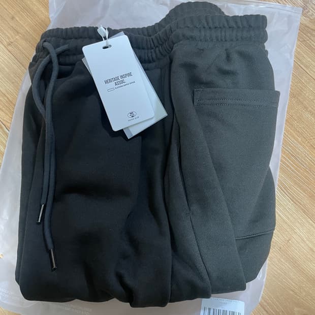 유니온블루 TWO TUCK WIDE SWEAT PANTS [KHAKI]