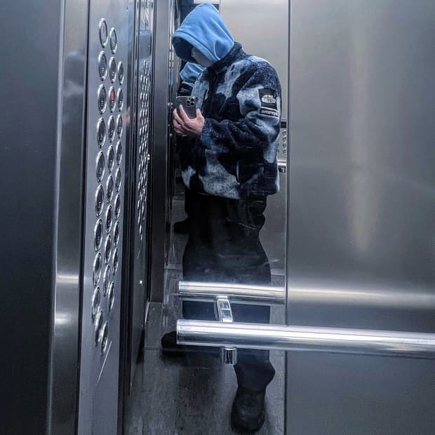 슈프림 x 노스페이스 블리치드 데님 프린트 플리스 자켓 인디고 - 21F