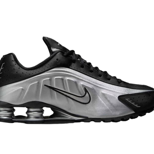 나이키 샥스 R4 메탈릭 실버 블랙