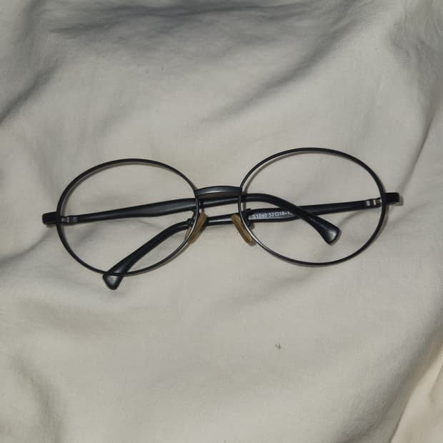 블랙 안경테(알x) 1,000원에 판매 중